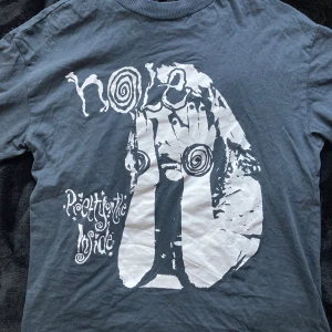 Hole tröja - Säljer en grå-ish hole tröja från hm 🤭 tröjan har används ett fåtal gånger men har inga skador.