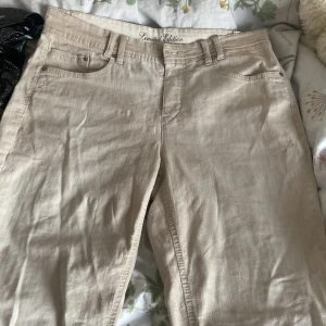 LIMITED edition byxor säljs ej lägre i butik  - Byxor från okänd butik lappen är borta med jätte snyggt tryck där bak 