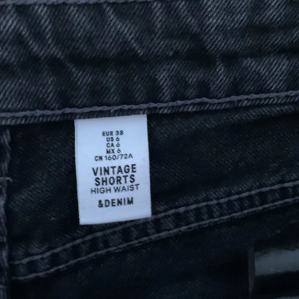 Svarta jeans shorts från hm. Använda men inget fel på. Pris kan diskuteras 😊. Shorts.