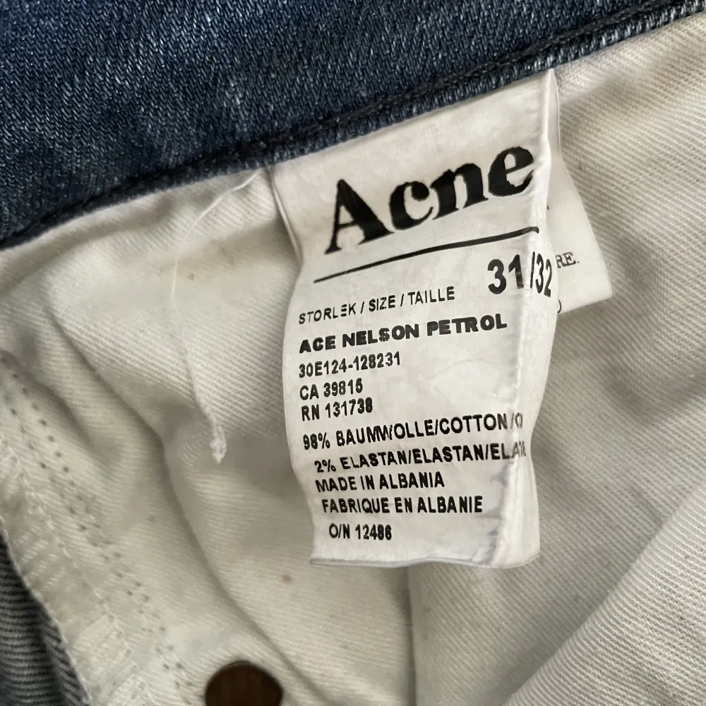 Ett par ursnygga acne jeans med skick 10/10, inga synliga defekter. Hör av er vid intresse, fler bilder går att fixa! . Jeans & Byxor.