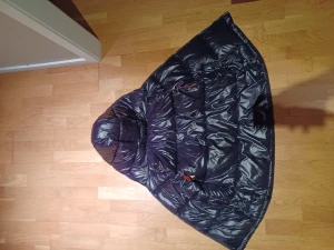 Save the duck väst - Säljer en fet väst som knappt är använd, hör av er vid frågor.