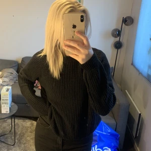 Stickad tröja - Väldigt fin stickad tröja från lager 157! Sticks inte alls, är superbekväm!