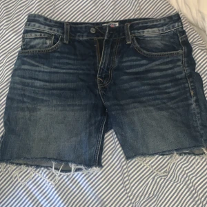 Jeansshorts denim - Avklippta jeansshorts 