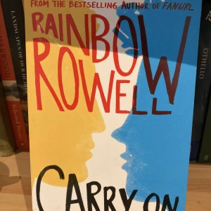 Carry on - Carry on av Rainbow Rowell. På engelska!