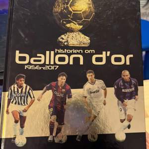 Säljer denna bok som handlar om fotboll ⚽️ fån år 1956 till 2017 för  mer info  skriv i privat 👌