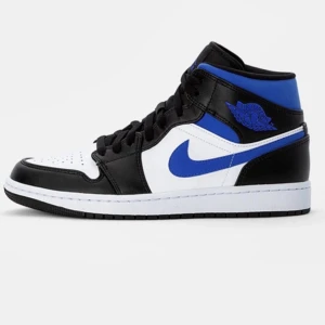 Skor - Säljer mina Jordans som jag inte brukar använda längre. Dom är i jättebra skick!