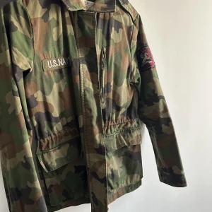 Militärjacka - Snygg militärjacka  ”Army”  Går att dra in i midjan 