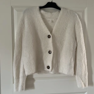 Lurvig kofta  - En mjuk lurvig kofta från H&M.