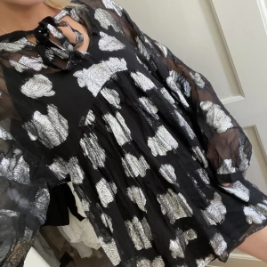 Snygg klänning - Så så snygg klänning från zara skitfin till typ middag Elr fest👌🏿💞