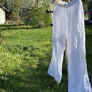 Linnebyxor storlek 42 - Säljer nu dessa jättefina linnebyxor från Gina då dom ej passar mig 350 med frakt❤️