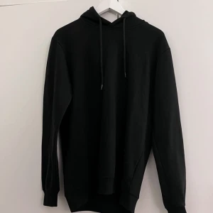 Hoodie  - Vanlig svart hoodie 