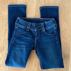 Supersnygga pepe jeans strl 24/30 Mörkblå. Nyskick! Modell: Straight