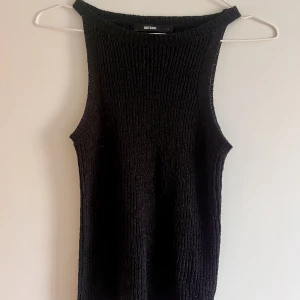 Virkat Linne ifrån BikBok - Aldrig använd, passar M/L