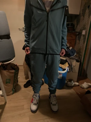 Nike tech - Helt ny nike tech byxor och tröja