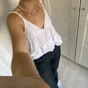 Topp - Ganska tunn men super söt och fin topp, ser säkert lite finare ut om man stryker den:)🫶🏼