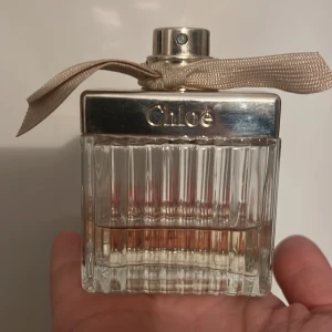 Parfym  - Parfym Chloe. 75 ml flaska . Ca 25 ml kvar. 