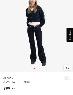 Abrand jeans - Lågmidjade abrand bootcut jeans som använts fåtal gånger och är i nyskick. 