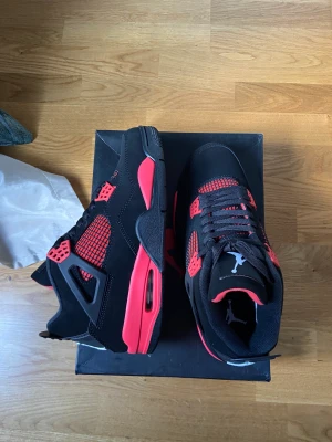 Jordan 4  - Jordan 4 red thunder. Helt nya och oanvända 