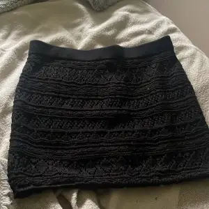 Snygg stickad kjol från hm! Low waist och fint mönster💕💕