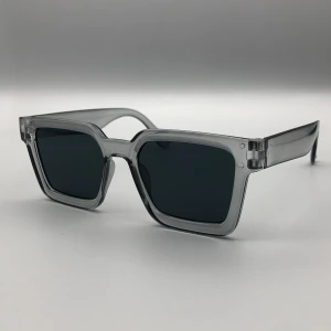Solglasögon LILJA Dark - Helt nya!   Nedsatt pris jämfört med hemsidan💸   WWW.LILJA.STORE🌐