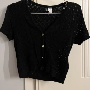 Stickad kofta - Väldigt söt stickad kofta