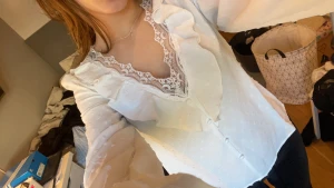 Vit blus - En vit blus från shein men känns inte alls billig och likar en blus från zara, säljer för den är lite kort i armarna och sitter inte riktigt som jag vill