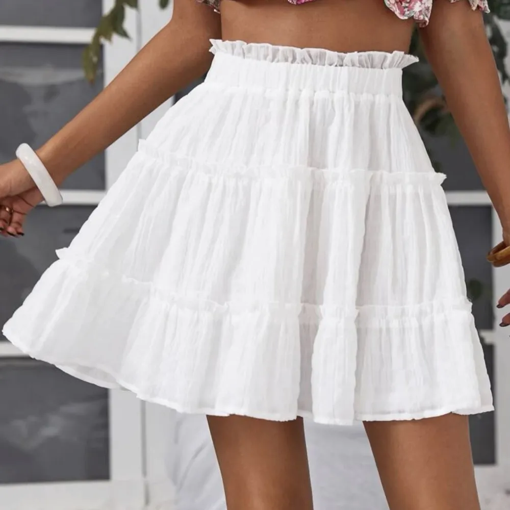 Säljer min vita kjol från SHEIN! Säljer pga att den knappt användas, dvs nyskick.🤍. Kjolar.