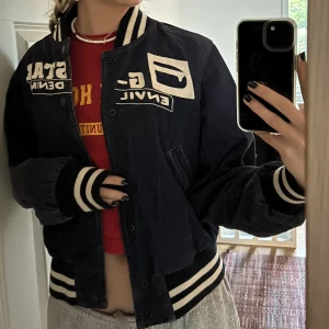 G-Star Jacka!! - En skit fet och bekväm G-star jacka som jag fick för ett tag sen men har sällan använts. Bra jacka nu till hösten:) Priser kan alltid diskuteras!