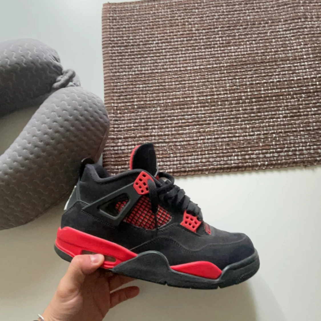 Jordan 4 red thunder 