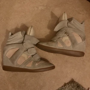 Isabell Marant  - Säljer dessa beiga isabell marant skor då de inte kommer till användning! Det är storlek 40 på de!💓
