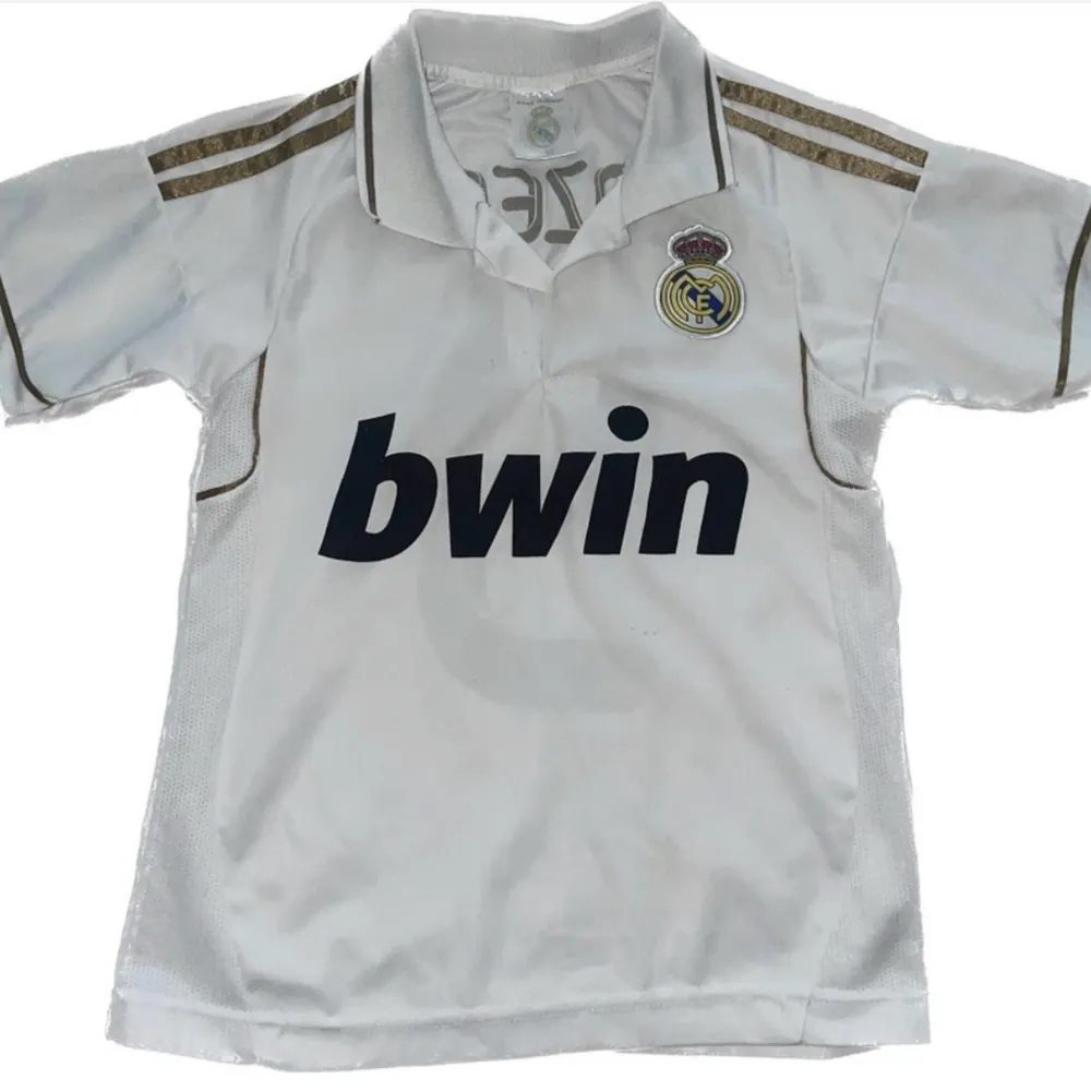Retro Fotboll Tröja, Benzema med nummer 9, Real Madrid Footbolls tröja. T-shirts.