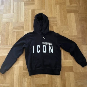Dsquard2 hoodie  - Bra skick Köpt Joel Borås nypris 2500
