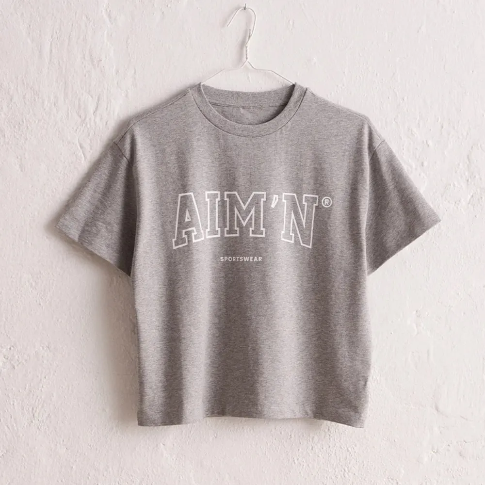 Supersnygg t shirt från Aimn i storlek M. HELT NY utan prislapp dock! Köptes för 399 kr. T-shirts.