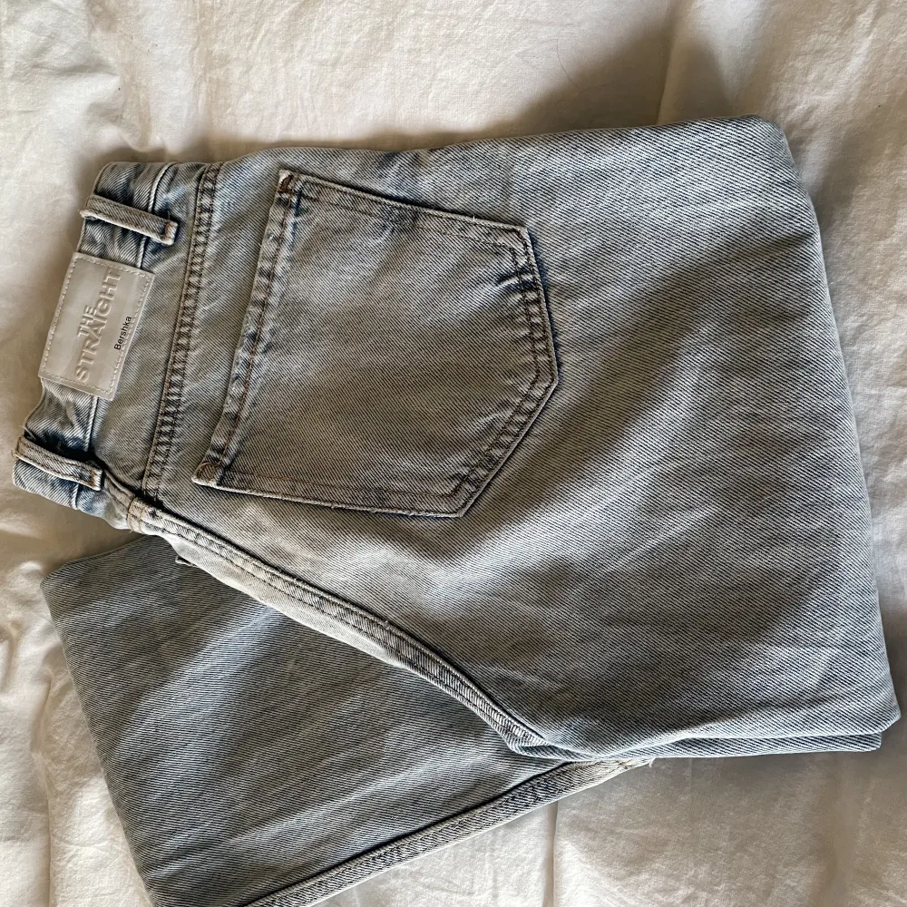 Ett par super fina och sköna jeans som inte kommer till användning för mig längre. Skriv privat för fler bilder! . Jeans & Byxor.