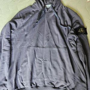 Stone island hooded - Ny oanvänd, jag är 187cm/105kg den passar men lite trång över magen