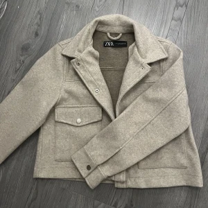 ZARA kappa 💗 - En jätte fin och helt oanvänd kappa från zara som inte har kommit till andvändning 💕