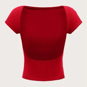 Öppen Rygg Topp  - Röd topp med öppen rygg som endast är testad pga fel storlek🩷