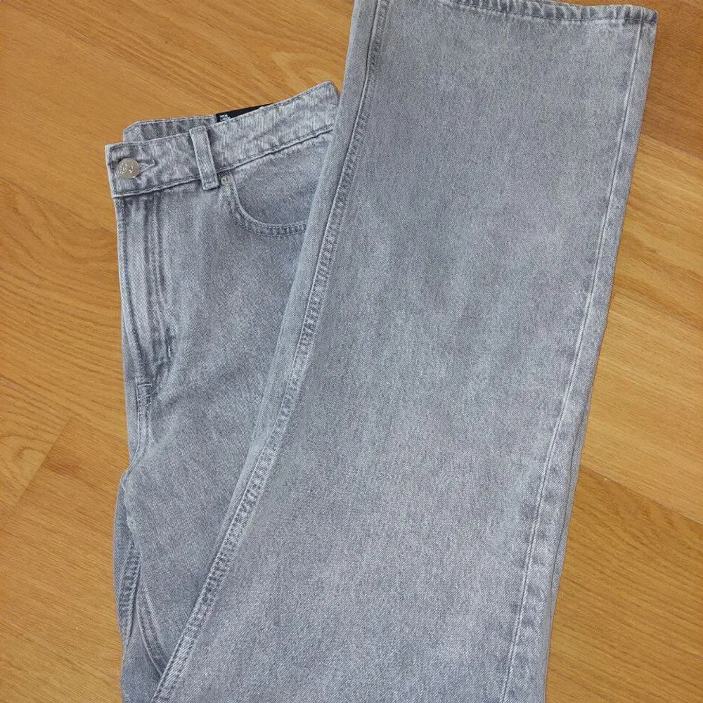 Ett par jeans, aldrig använt. . Jeans & Byxor.