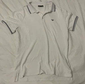 Emporio Armani piké  - Emporio Armani piké i vit Strl L I bra skick
