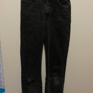 Jeans,utsvängda ben  - Säljer dessa jeans för bara 60kr 😍😍 har haft de i några månader nu o de är väldigt sköna. Säljer för de e för små nu så passa på o köööp 😘