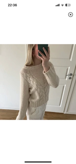 Tröja från mango!  - Supersöt tröja från mango i beige!🤍 nypris:500