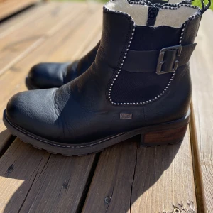 Rieker boots - Stl 38 med foder i använt skick.
