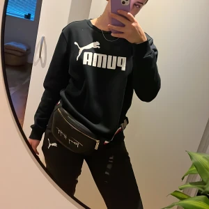 puma set - byxorna är ’prassel material’ och tröjan är mjukis