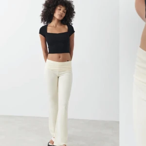 Yoga pants  - Säljer dessa yoga pants ifrån Gina Tricot i storlek XS men passar S då de är stretchiga. Använd en gång💘 