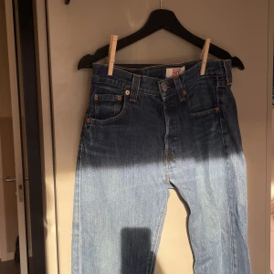 Levis jeans - Fina jeans i fint skick  Fler frågor eller vill du ha fler bilder? Hör av dig!