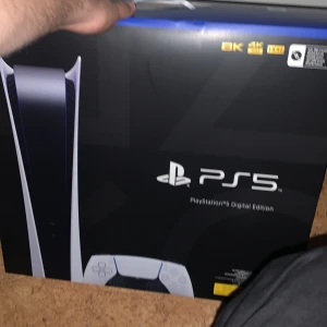Playstation 5 (oöppnat) - Säljer ett oöppnad playstation 5, kvitto medföljer 