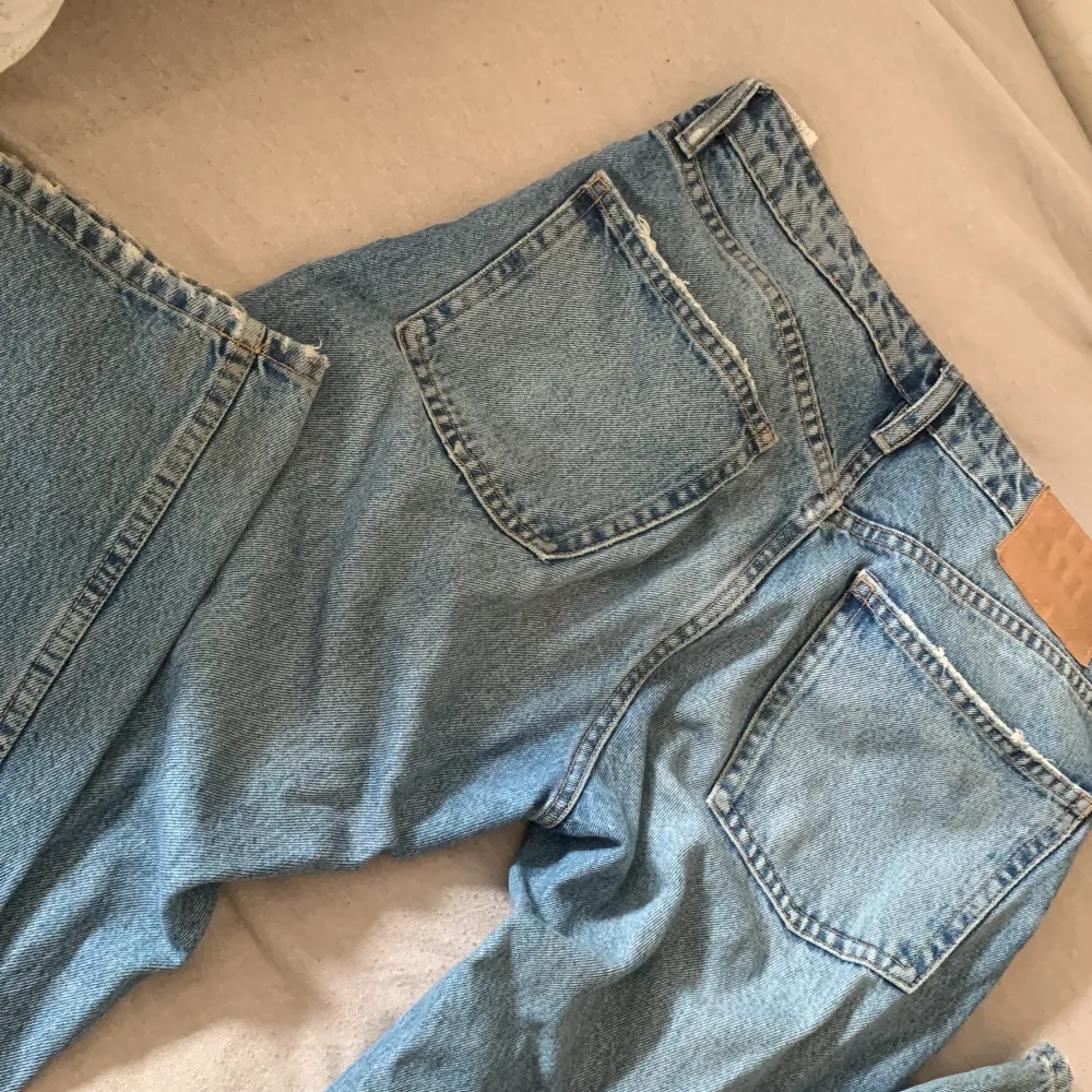 Jeans i storlek 36 från Zara. Jeans & Byxor.