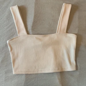 Söt topp från h&m - En söt topp i färg ljus rosa, storlek s från h&m