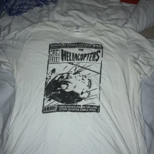 Hellacopters t-shirt  - Hellacopters t-shirt med jätte coolt tryck. Hör av dig vid intresse 💘😁