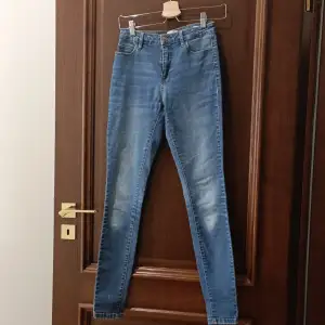 Only jeans för 45 kronor 13-14 år 